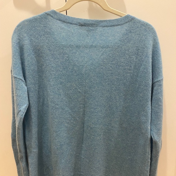 White and Warren 100% Cashmere Blue Sweater - Picture 4 of 5